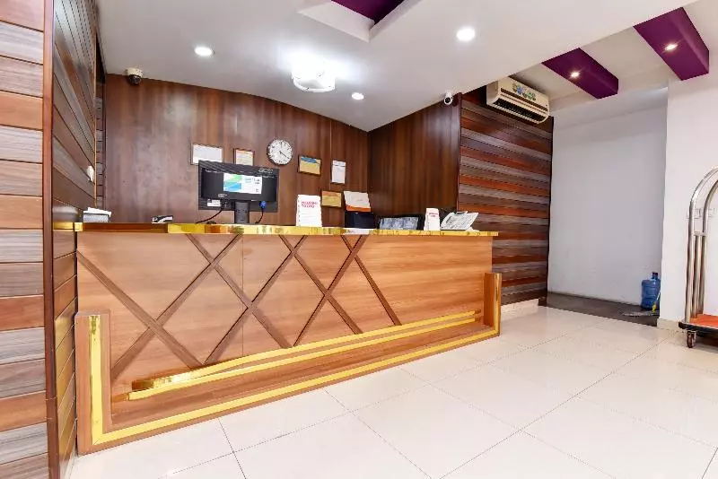هتل 386 Buhr By Oyo Rooms