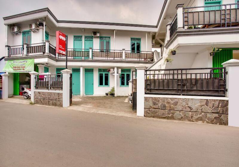 בית מלון כפרי Anjum Residence By Oyo Rooms