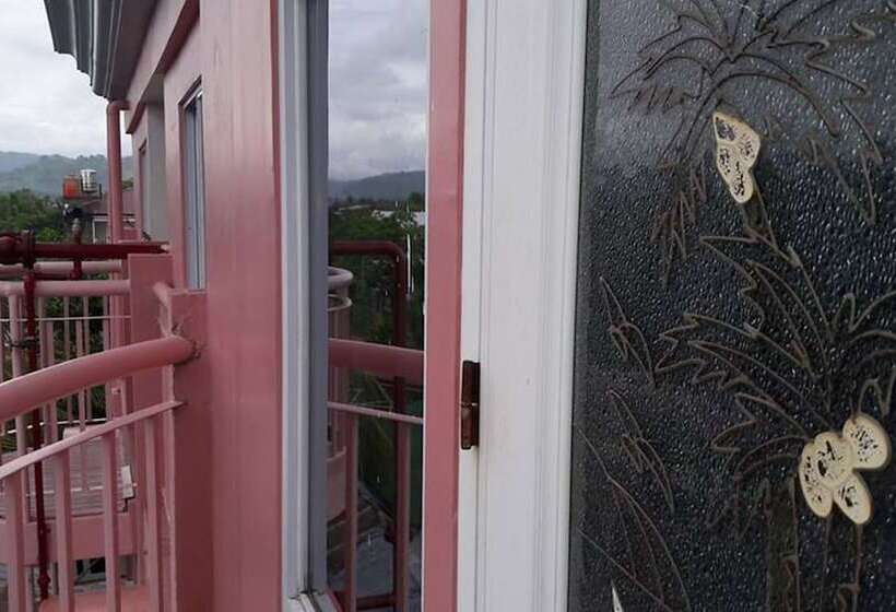 Отель Famous Pension House Ii