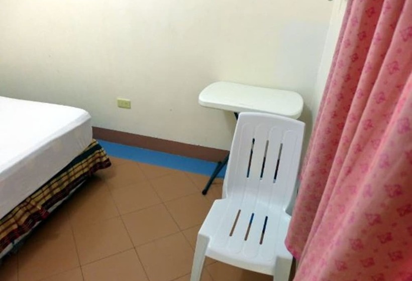 Отель Famous Pension House Ii