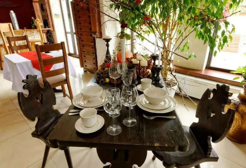 Retkeilymaja Restauracja Rycerska