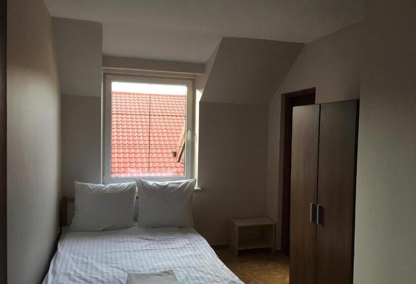 旅馆 Zajazd Bachus