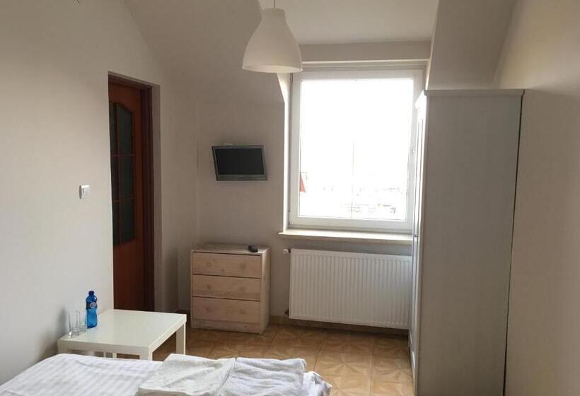 旅馆 Zajazd Bachus