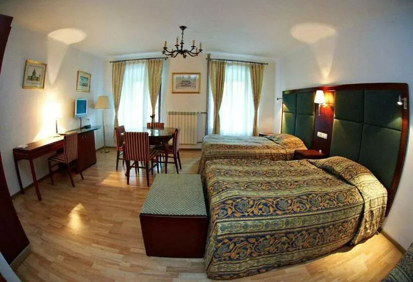 Hotelli Zamek W Dzięgielowie