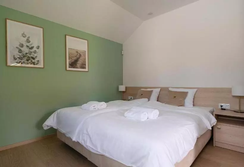 リゾートホテル Szumi Las Events & Apartments