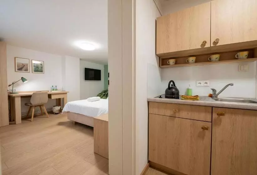 リゾートホテル Szumi Las Events & Apartments