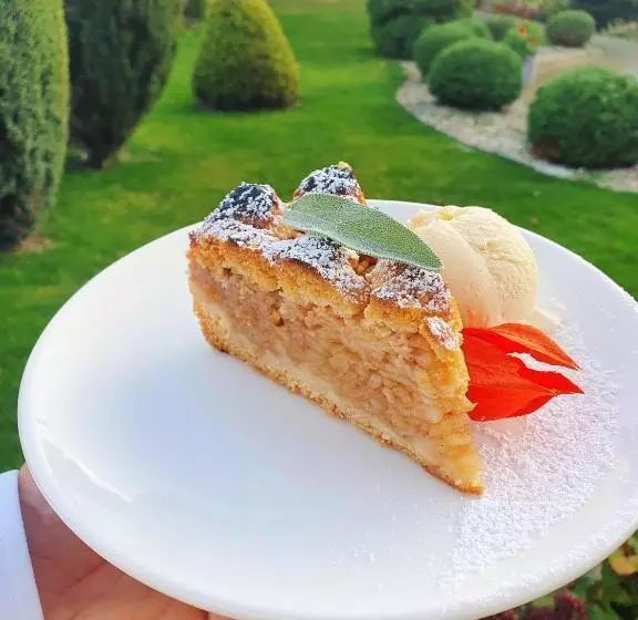 リゾートホテル Szumi Las Events & Apartments