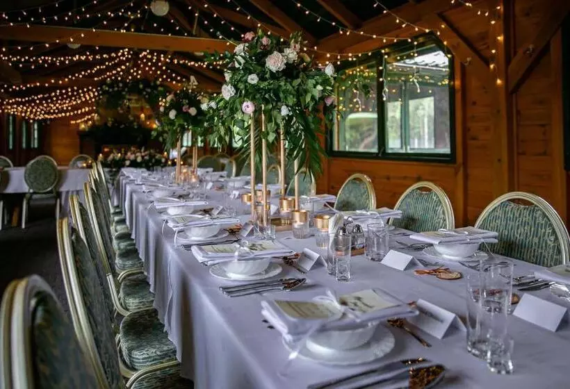 リゾートホテル Szumi Las Events & Apartments