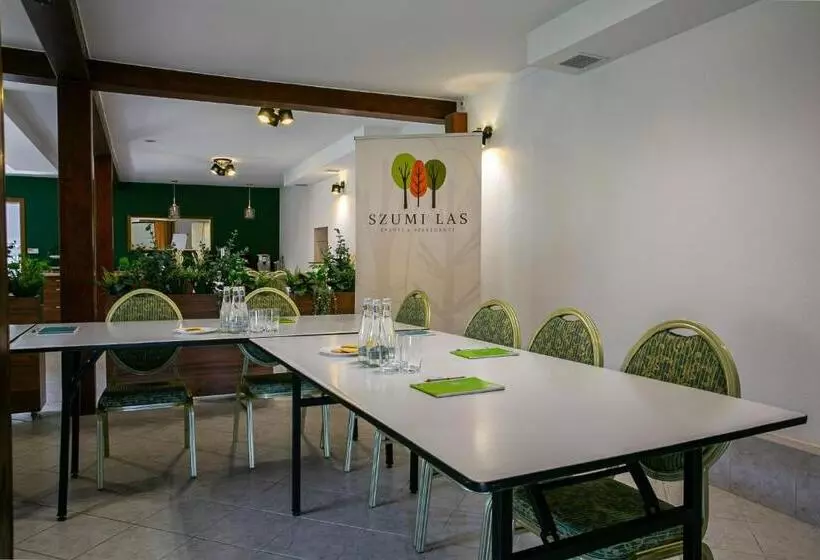 リゾートホテル Szumi Las Events & Apartments