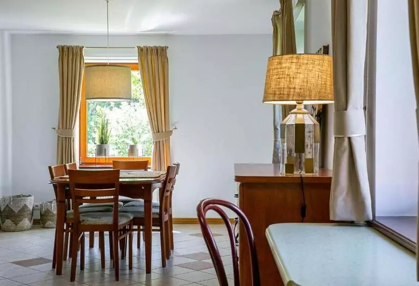 リゾートホテル Szumi Las Events & Apartments