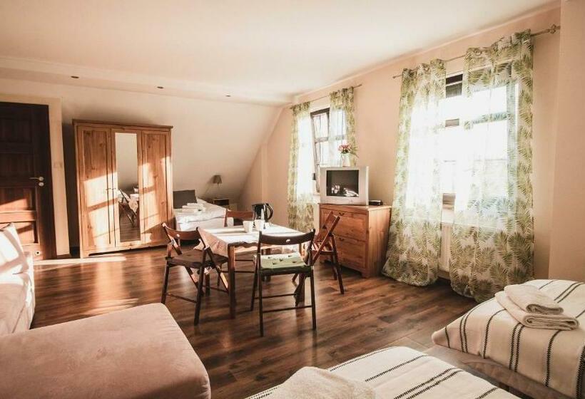 בית מלון כפרי Folwark Minikowo   Agroturystyka W Borach Tucholskich   5 Pokoi   1 Do 25os