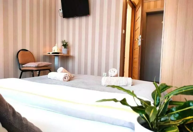 Hotelli Gościniec Nad Sawą