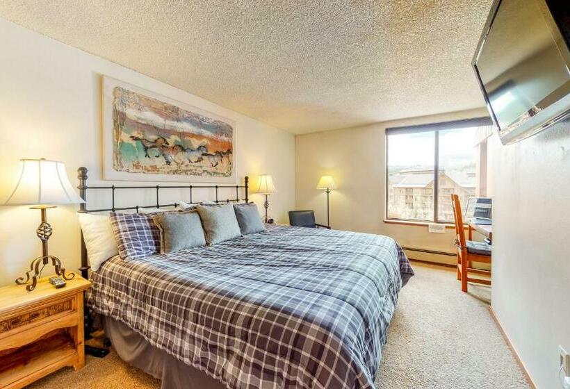 هتل Village Square 636 + 638