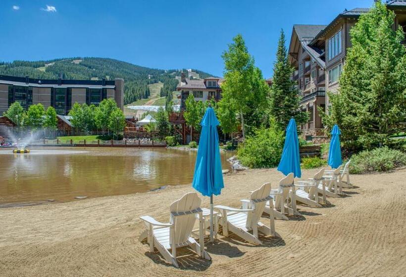 هتل Village Square 636 + 638