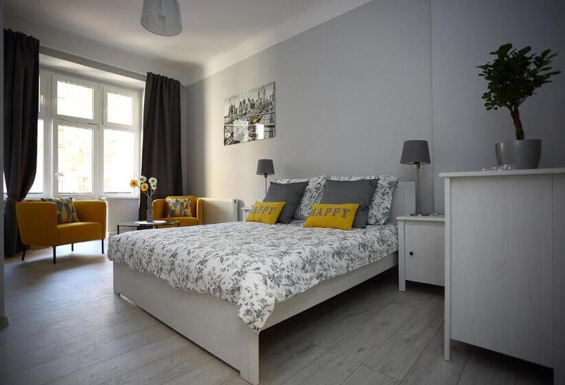 호스텔 Colourful Rooms Wrocław