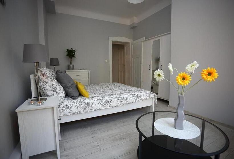 호스텔 Colourful Rooms Wrocław