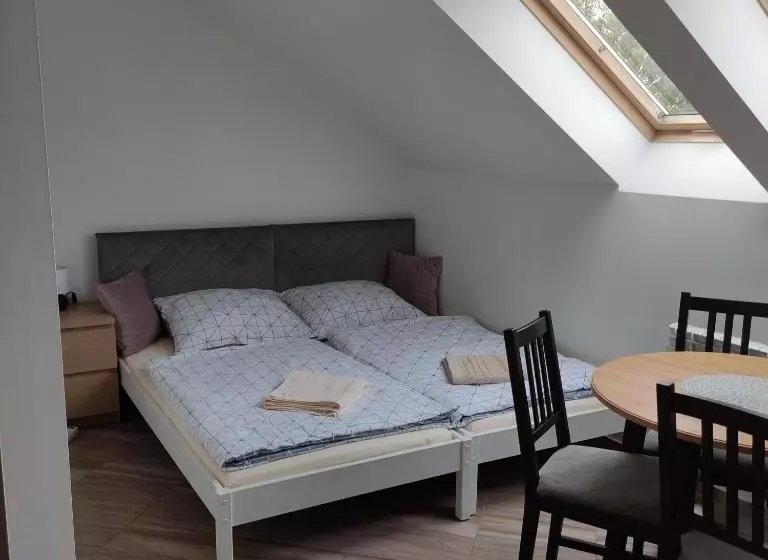 Retkeilymaja Nad Jeziorem Kochle