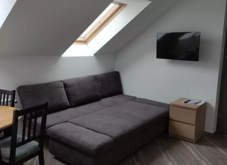 Retkeilymaja Nad Jeziorem Kochle