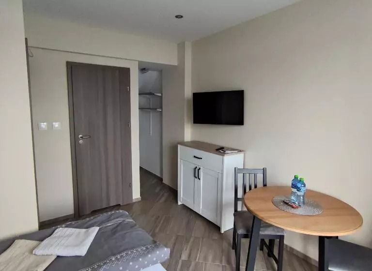 Retkeilymaja Nad Jeziorem Kochle