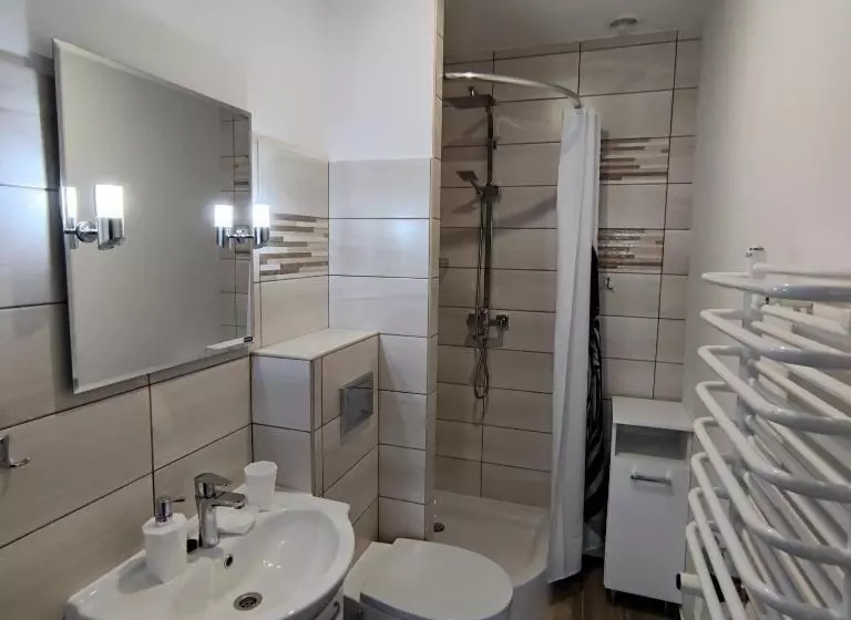 Retkeilymaja Nad Jeziorem Kochle