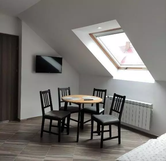 Retkeilymaja Nad Jeziorem Kochle