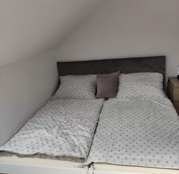 Retkeilymaja Nad Jeziorem Kochle