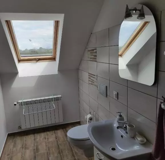 Retkeilymaja Nad Jeziorem Kochle