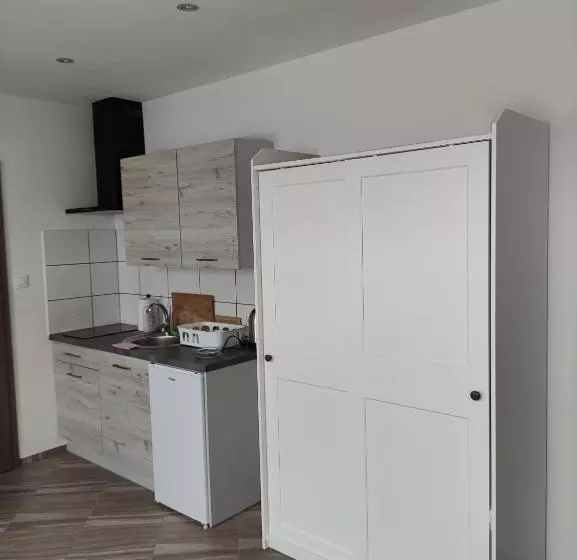 Retkeilymaja Nad Jeziorem Kochle