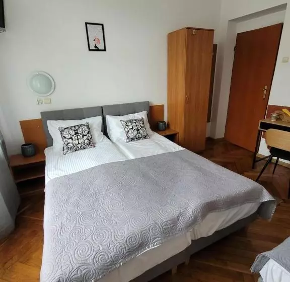 Retkeilymaja Zajazd Meran