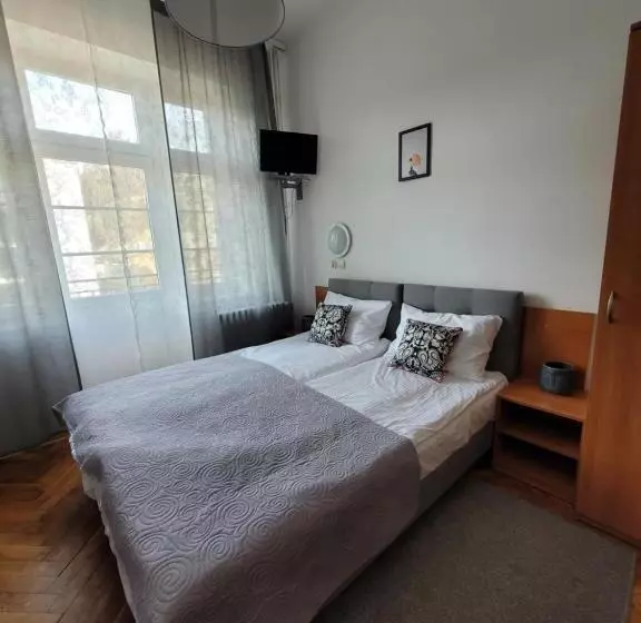 Retkeilymaja Zajazd Meran