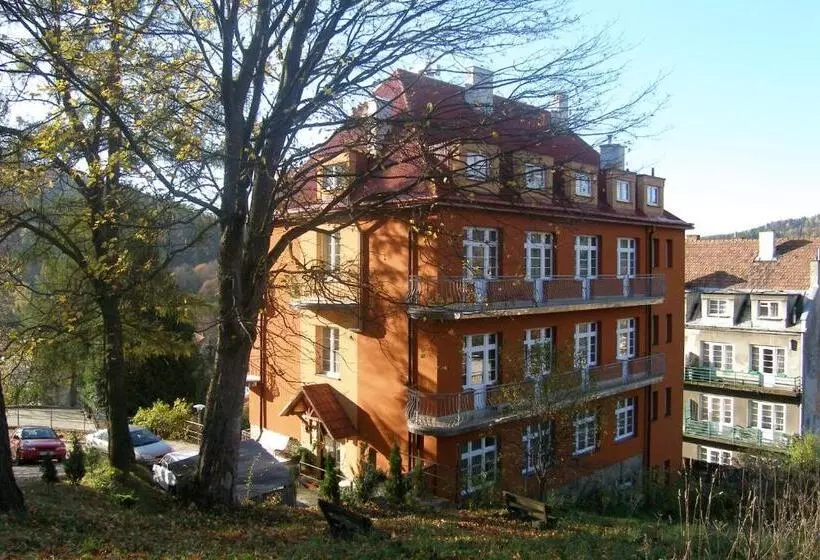 Retkeilymaja Zajazd Meran