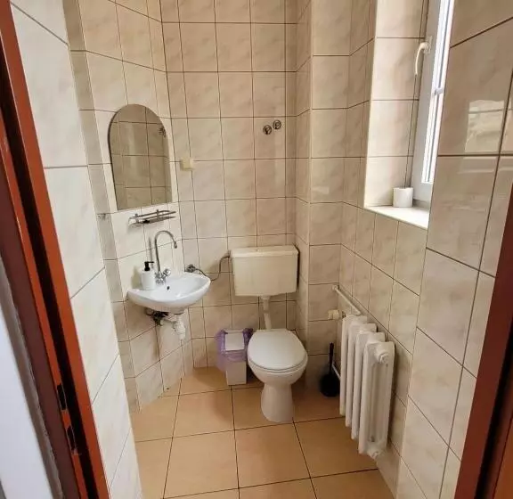 Retkeilymaja Zajazd Meran