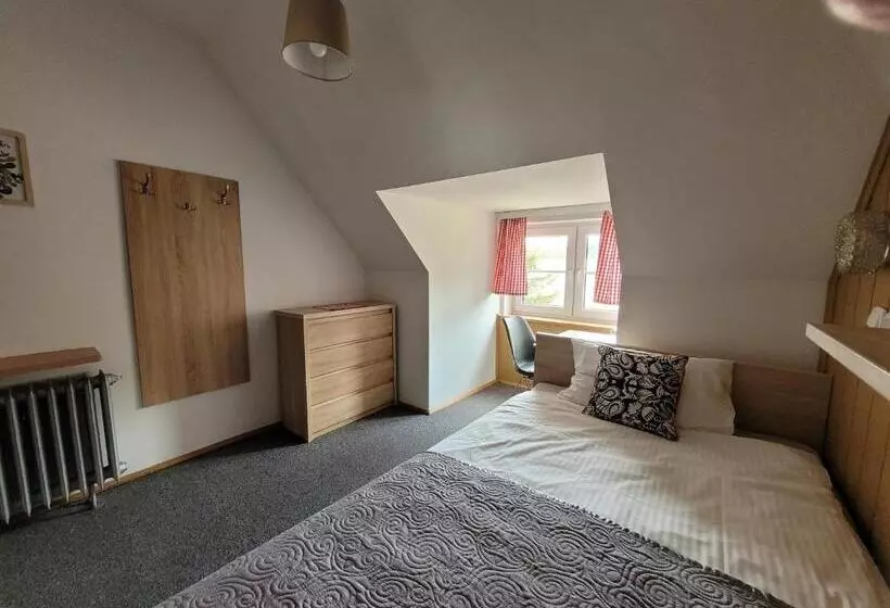 Retkeilymaja Zajazd Meran