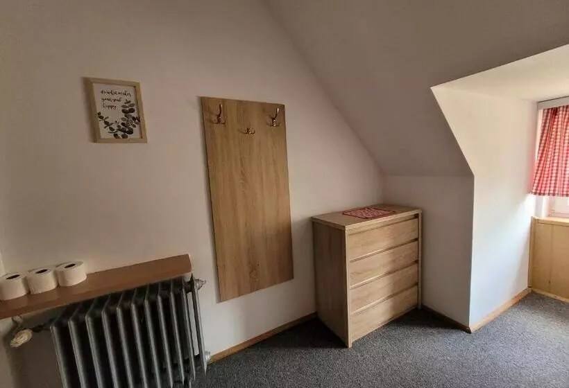 Retkeilymaja Zajazd Meran