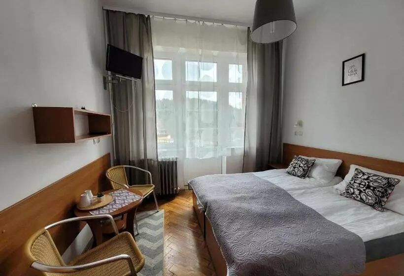 Retkeilymaja Zajazd Meran