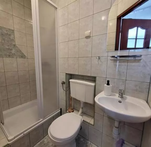 Retkeilymaja Zajazd Meran