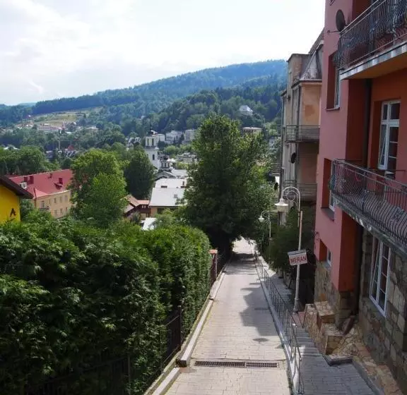 Retkeilymaja Zajazd Meran