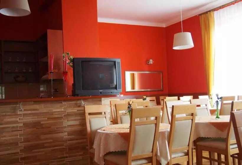 Retkeilymaja Zajazd Meran