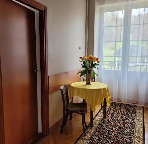 Retkeilymaja Zajazd Meran