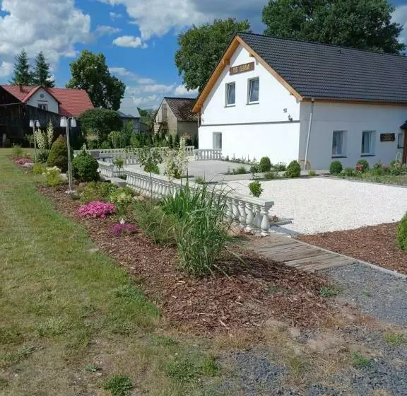 Aamiaismajoitus (B&B) Agroturystyka Pod Dębami
