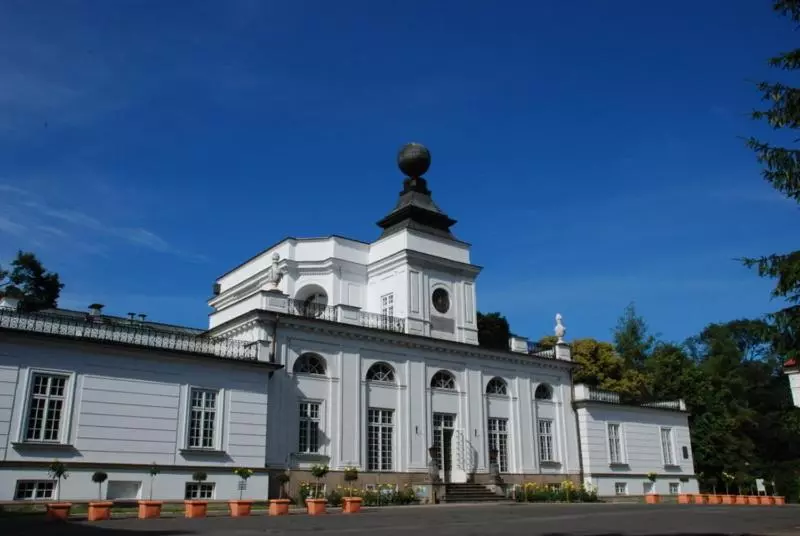 ベッドアンドブレックファースト Butikowy Pałac Jabłonna