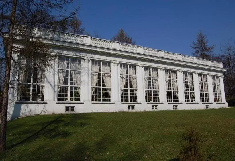 ベッドアンドブレックファースト Butikowy Pałac Jabłonna