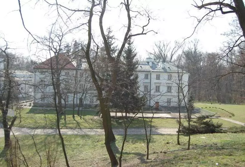 ベッドアンドブレックファースト Butikowy Pałac Jabłonna