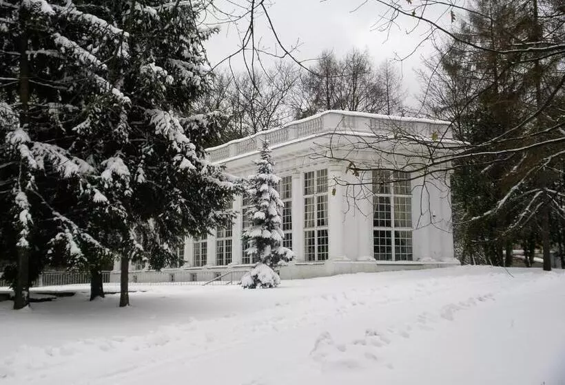 ベッドアンドブレックファースト Butikowy Pałac Jabłonna