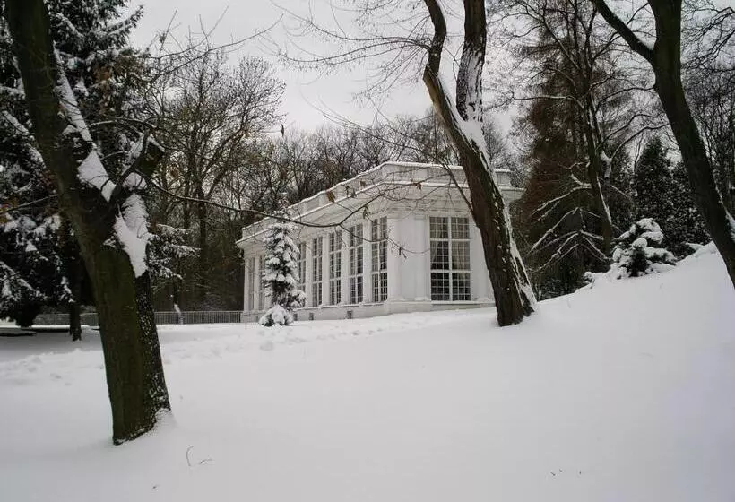 ベッドアンドブレックファースト Butikowy Pałac Jabłonna