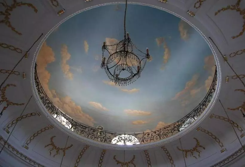 ベッドアンドブレックファースト Butikowy Pałac Jabłonna