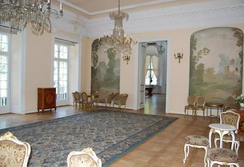 ベッドアンドブレックファースト Butikowy Pałac Jabłonna