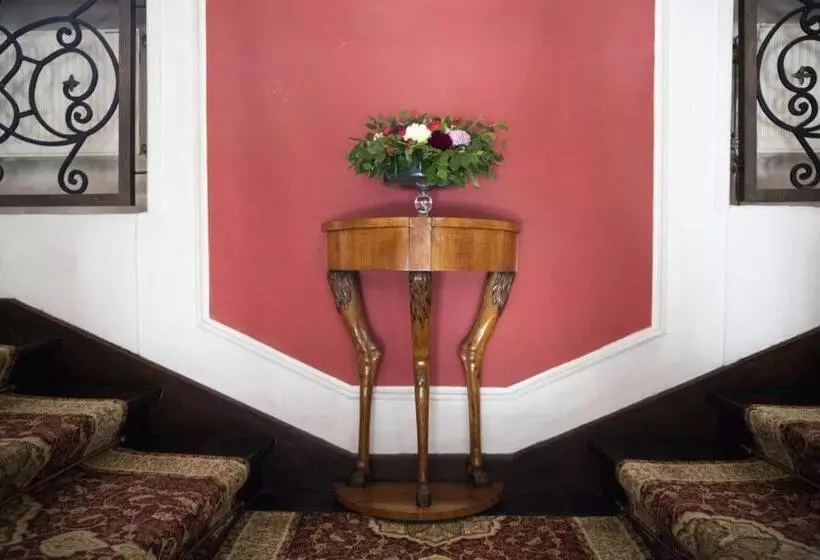 ベッドアンドブレックファースト Butikowy Pałac Jabłonna