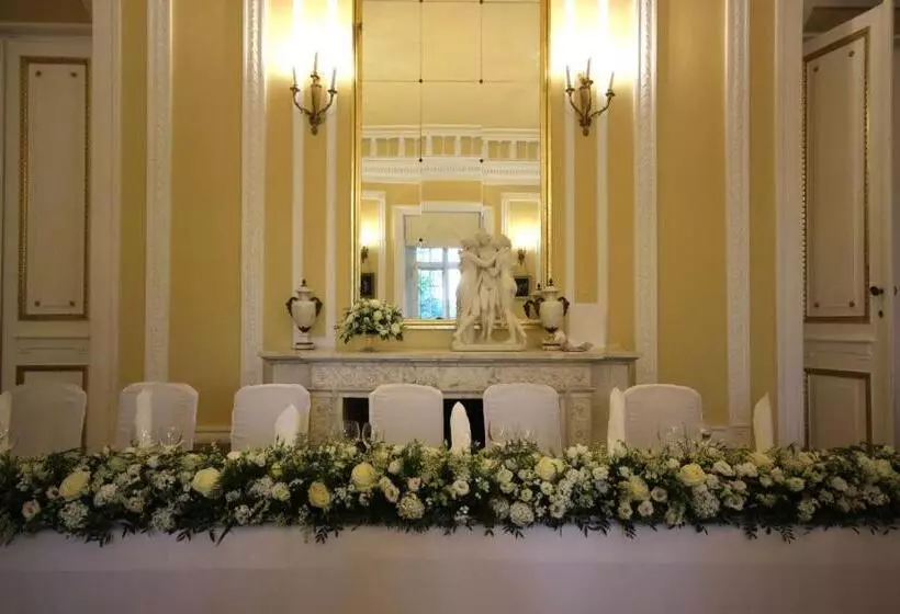 ベッドアンドブレックファースト Butikowy Pałac Jabłonna