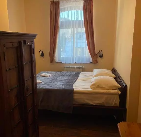 Aamiaismajoitus (B&B) Dworek Galosa